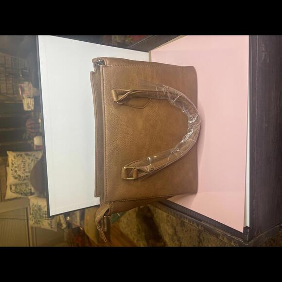 NWT Daisy Fuentes Purse MSRP $88 - Picture 4 of 5